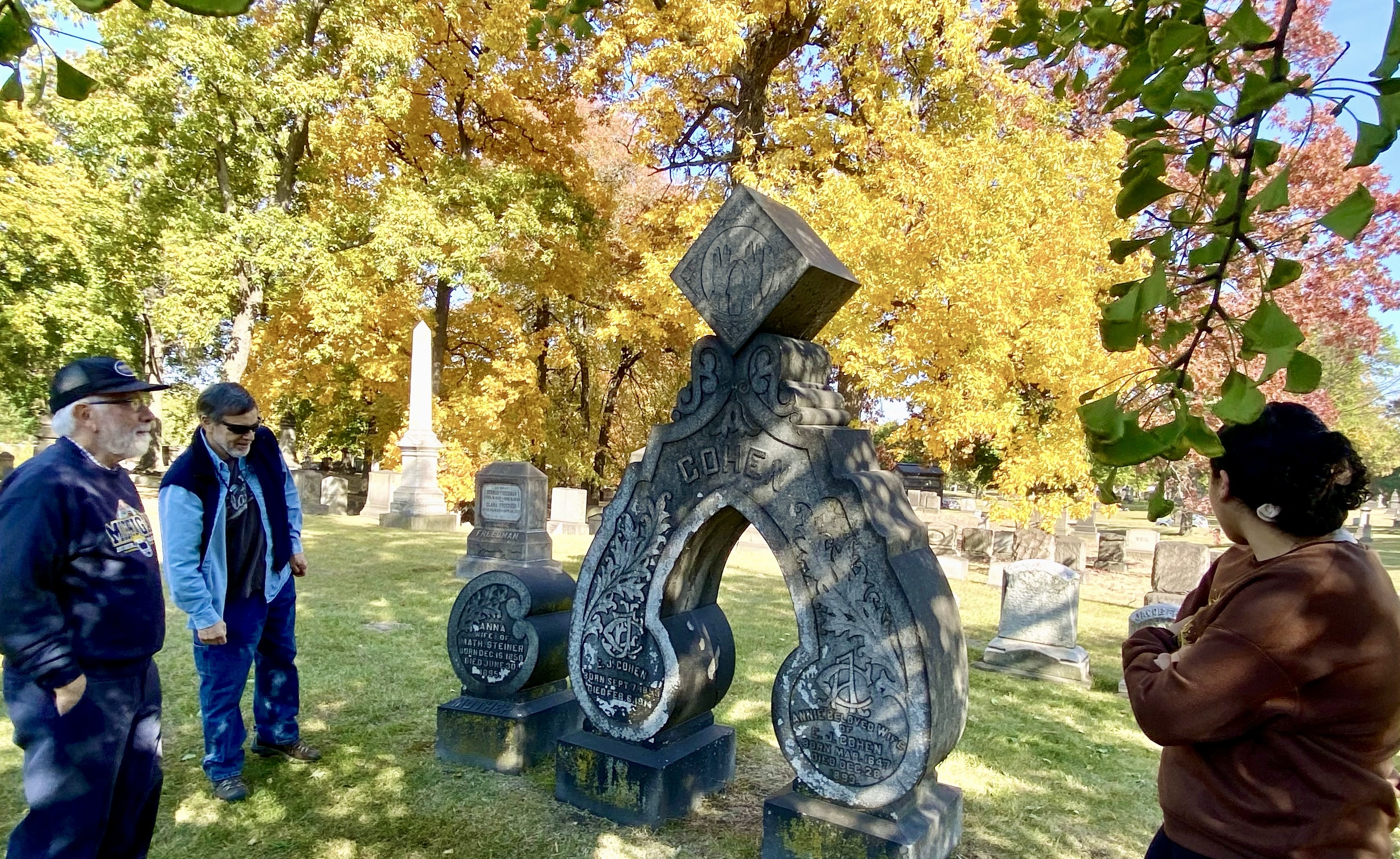 Photo of the Cohen grave marker at Woodmere Cemetery