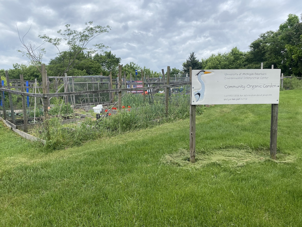 Community Organic Garden sign