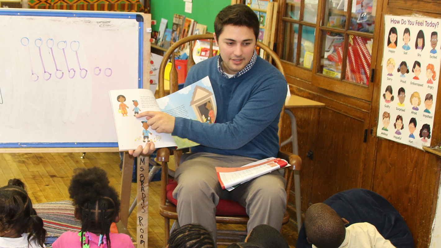 Tyler Davidson books to elementary school students.
