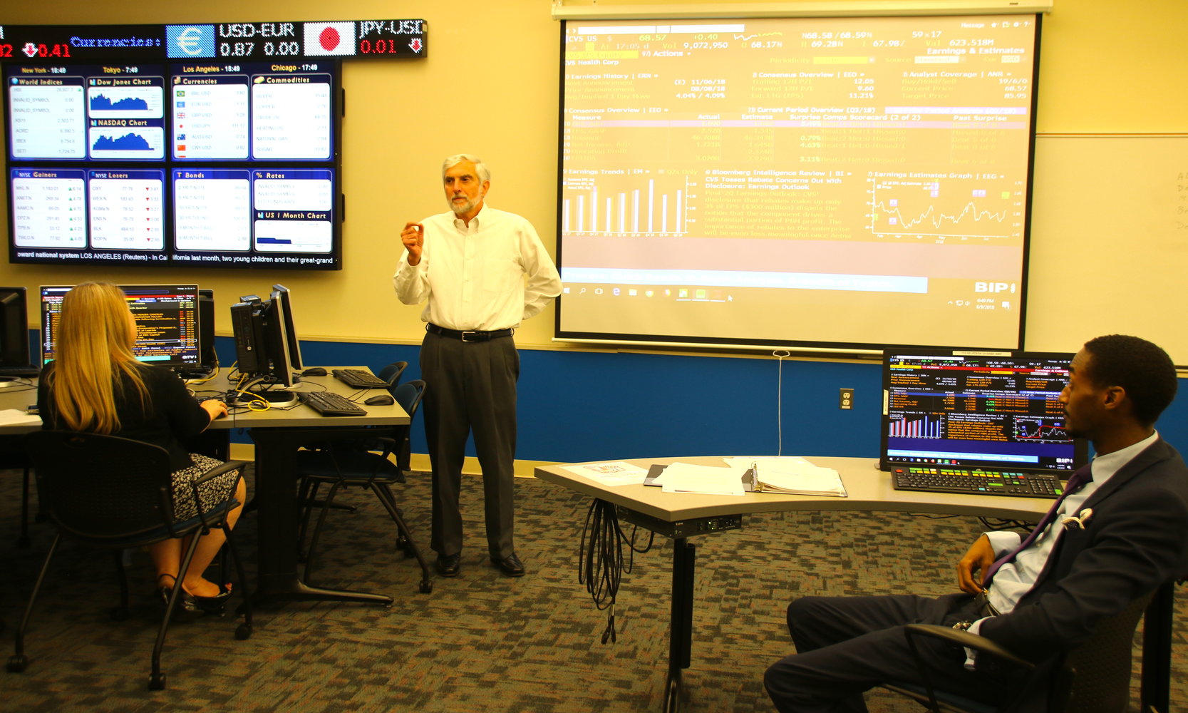 Lecturer Nick Vlisides teaches his finance course in the Bloomberg Lab.