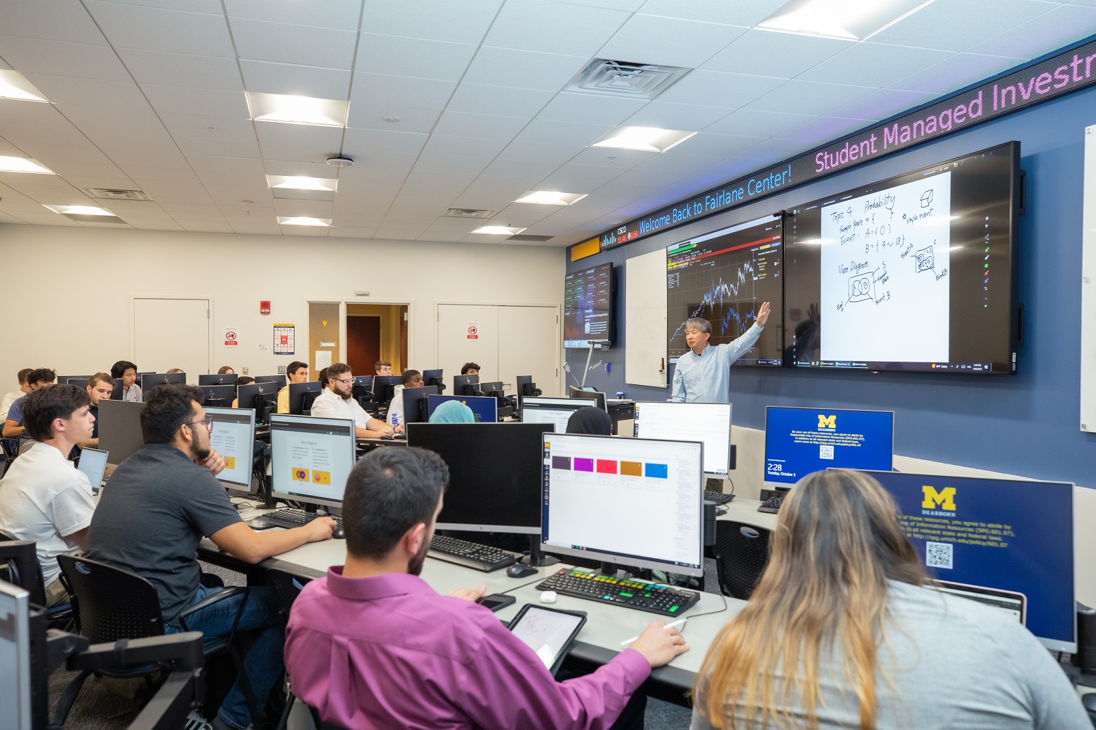 Students in Bloomberg Finance Lab