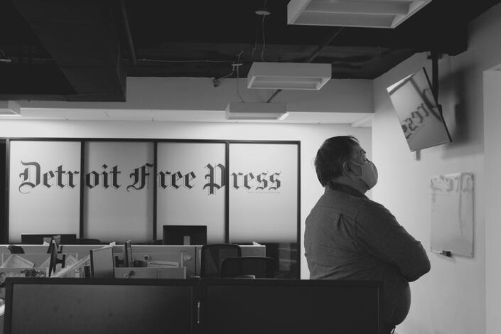 UM-Flint Professor Thomas Wrobel watches election coverage at the Detroit Free Press. (Photo by Madisyn Bradow)