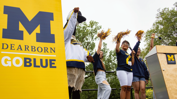 Bruce the Goose and students cheer at Wolverine Welcome Day