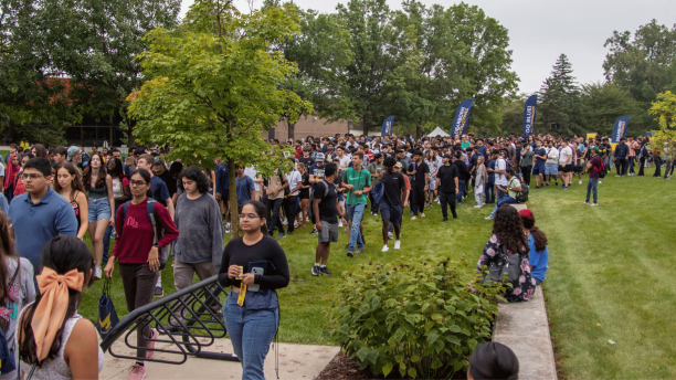 Crowd of students at Wolverine Welcome Day.