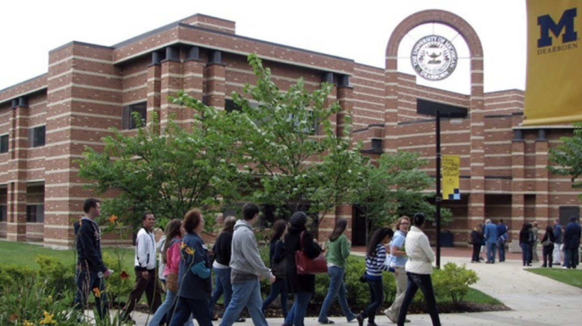 Students taking a stroll of campus during orientation