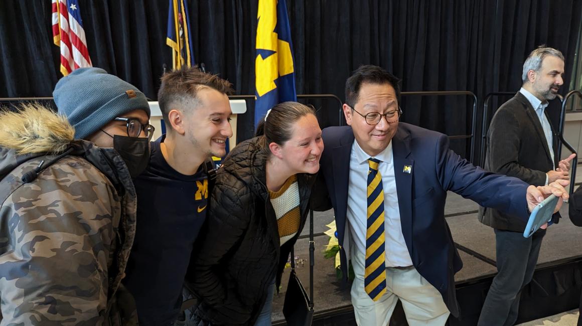 Photo of U-M President Santa J. Ono with UM-Dearborn students