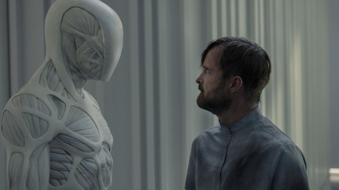 A screenshot from the TV series Westworld. Actor Aaron Paul looks in horror at a synthetic intelligent being. 